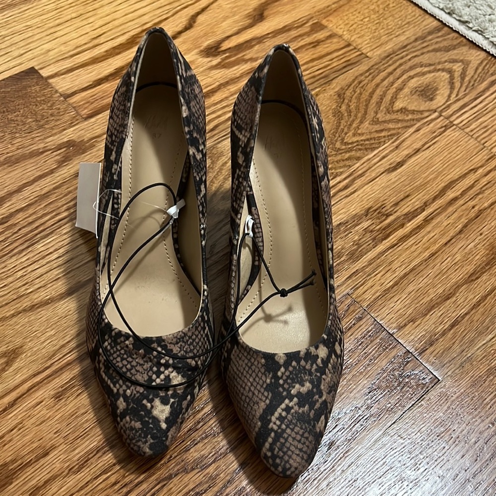 H&M pumps